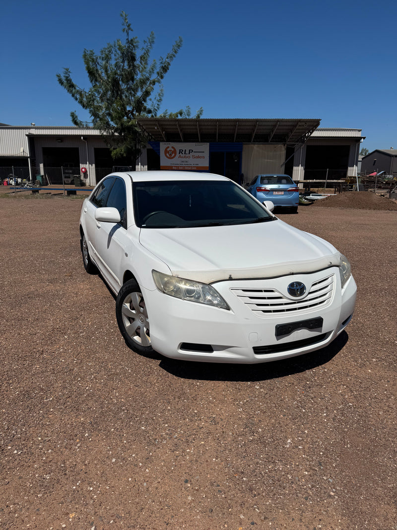 2009 Toyota Camry Sedan (White)